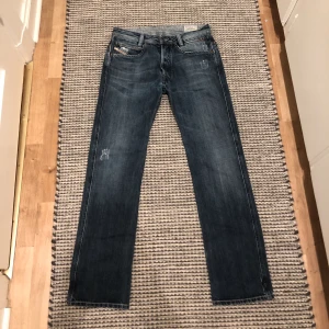 Diesel jeans - Diesel jeans-mycket bra skick-Storlek W30 L32-kolla gärna plaggen i min profil-Dma om du har några funderingar 