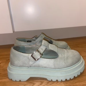 Söta mintgröna skor  - Nyskick! Passar så bra till ett par fina strumpor ✨✨