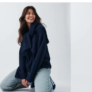 Crew neck knitted sweater - Gina tricot - Säljer den slutsålda stickade tröjan från gina då jag knappt använder den💞Skriv för fler frågor eller bilder