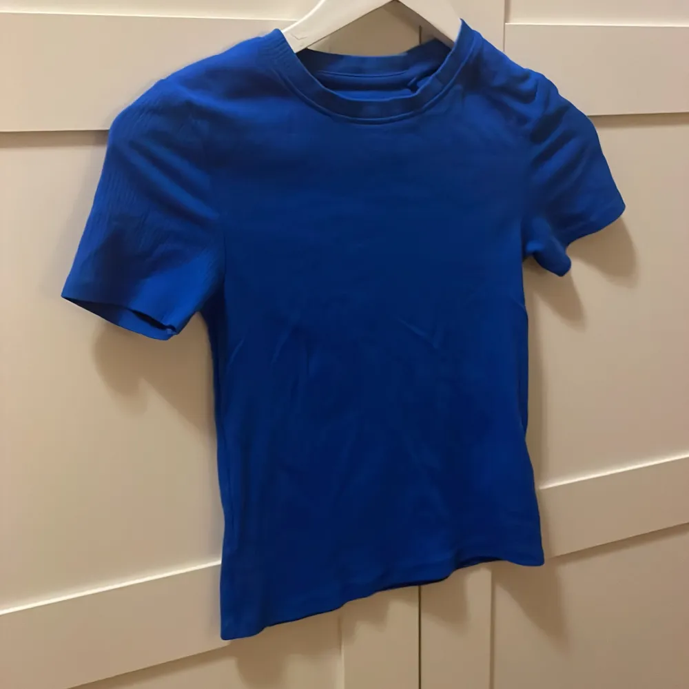 Säljer denna t-shirt från new yorker! Det är en blå t-shirt men storlek xs💞 . T-shirts.