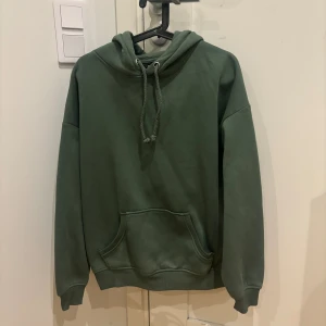 Grön hoodie - Hoodie i bra skick