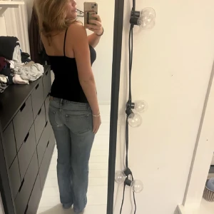 jättesnygga jeans - säljer dom här jättesnygga jeansen för dom va lite förstora för mig. lånade bilder, kom privat för egna bilder.