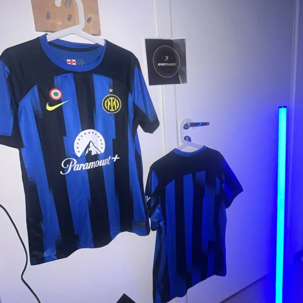 Helt nya matchtröjor. Finns i S-M-L. Följ Sportplagget på instagram för mer info alternativt kontakta mig genom Plick. T-shirts.