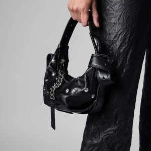 Zadig väska - La Cecilia xs patchwork studs bag by Zadig & voltaire ❤️ I läder och mocka. Nypris 6200kr. Säljs ej längre och är mycket sparsamt använd❤️❤️❤️