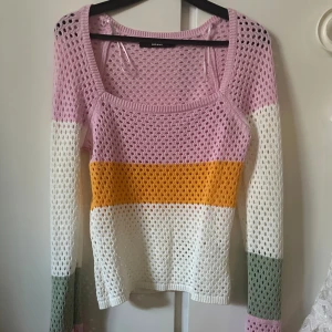 Sommar tröja  - Super fin tröja frpn bikbok, jättefin på sommaren!💕💕