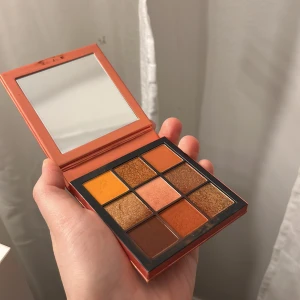 Huda Beauty Ögonskugga - Palett från huda beauty! Använt sparsamt som ni ser.