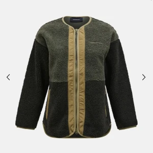 Peak Performance Tröja  - Superskön Peak Performance tröja/jacka. Varm. Lätt!   Nypris 2000:- 