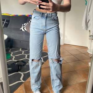 Superfina jeans som säljs pågrund av fel storlek