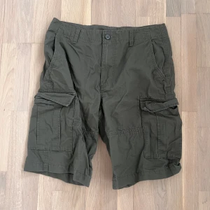chill cargoshorts - köpt på beyond retro, används få gånger
