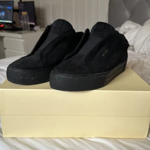 Arigato clean 360 - Säljer mina Arigatos i bra skick, passar bra nu till våren. Dustbag och box finns kvar. Bara att höra av sig vid frågor 🐥