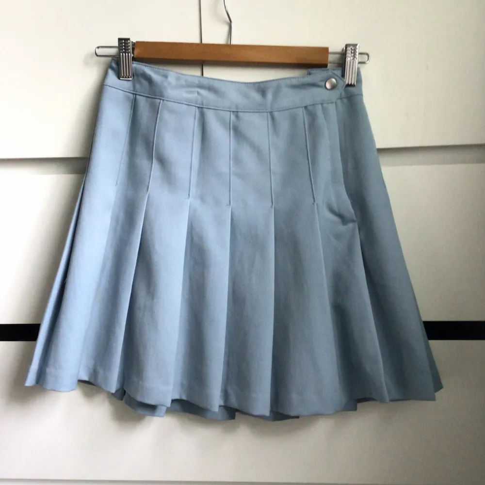 Gråblå plaid kjol från h&m. Kjolar.