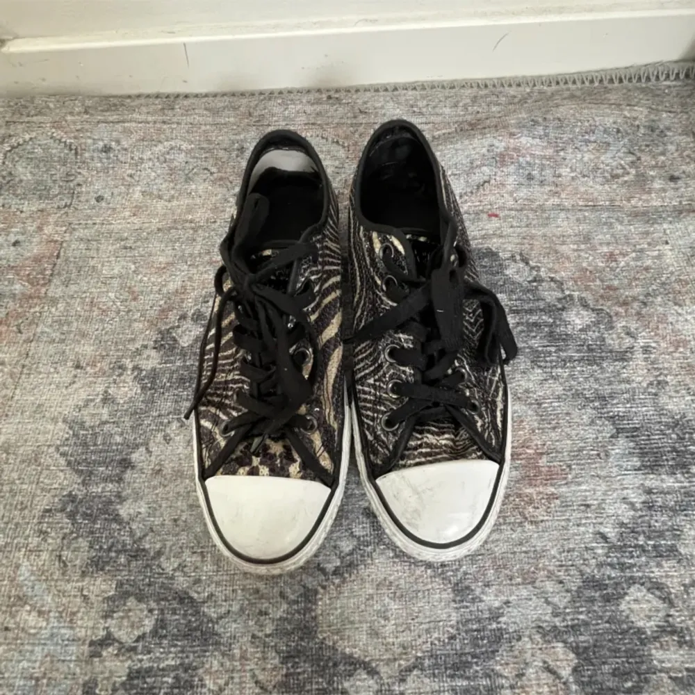 Zebra glitter skor från converse! Unika och jättesnygga. Skor.