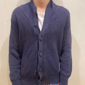 Kofta Hampton Republic  - Kofta Hampton Republic   Modell: 184cm & väger 84kg  Skick: allmänt använd Färg: blå Material: bomull 