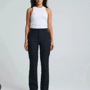 Kostymbyxor  - Fina svarta kostymbyxor, använda ett fåtal gånger. Pressveck 