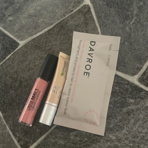Smink paket - Sminkpaket.   Isadora liquid lipstik -  testad på handen  BB eye - garnier miracle skin perfector roll on - testad på handen  Repair sence conditioner - Davroe oöppnad