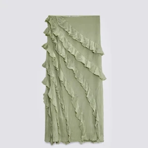 Zara kjol - En jättefin långkjol från zara! Perfekt till sommaren. Jag säljer den då den tyvärr inte passade. Den är i Storlek S. Skriv om ni har fler frågor. Aldrig använd bara provad 1 gång. Lappen kvarstår💗skriv för fler bilder