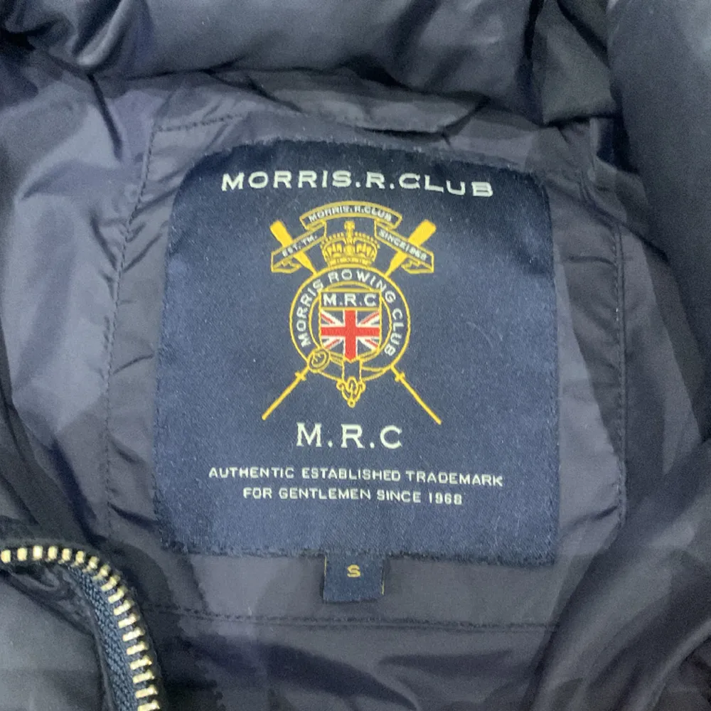 En pufferjacket från Morris väldigt varm och hög kvalité. Säljer den endast eftersom den är för liten för mig.. Jackor.