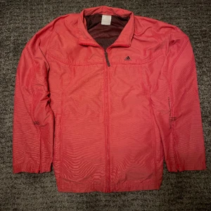 Vintage Nike jacka  - Snygg vintage Nike jacka som man inte ser så ofta. utan defekter  Mått 78x67 Stl ”L” men passar även M 