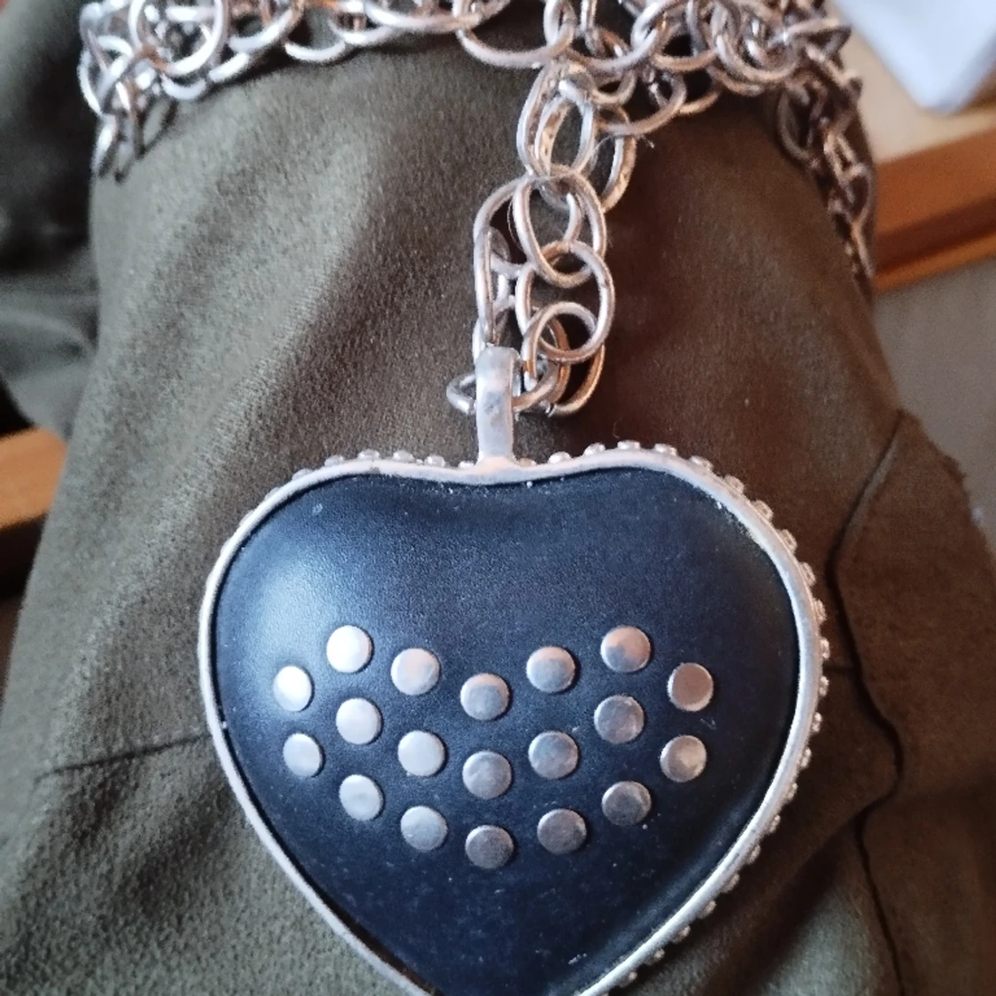 Armbandsur och smycke parti