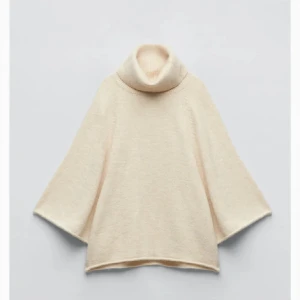 Zara tröja med krage   - Poppis Beige zara tröja med polo krage. Sparsamt använd Storlek M! 🤍