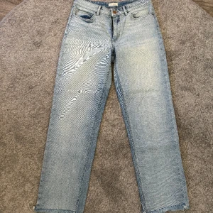 Jeans - Jeans från Lindex  Väl använda men bra skick på den Storlek 38 100kr