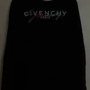 Givenchy tröja , ny skick fortfarande.