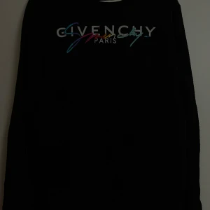 Givenchy  - Givenchy tröja , ny skick fortfarande.
