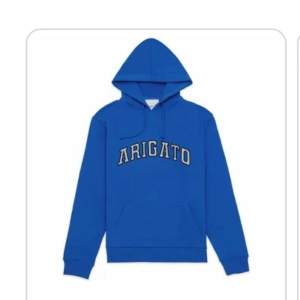 Säljer nu min blåa arigato hoodie! Storlek S💞💞 nypris 1700, mitt pris 700.  Skriv om ni har frågor