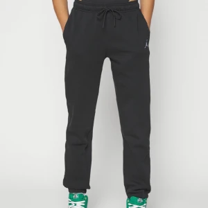 Svarta mjukisbyxor - Kommer inte till användning