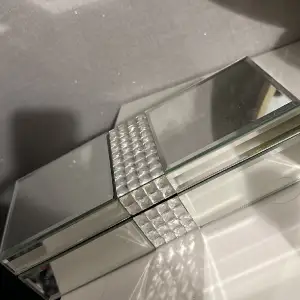 Fin spegel låda kan användas för accessoarer 
