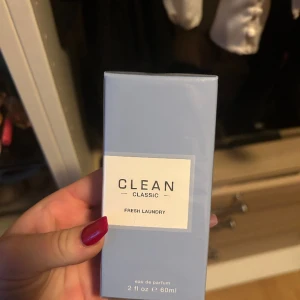 Helt ny clean parfym  - Köpte två , helt ny med emballage  Nypris ca 200