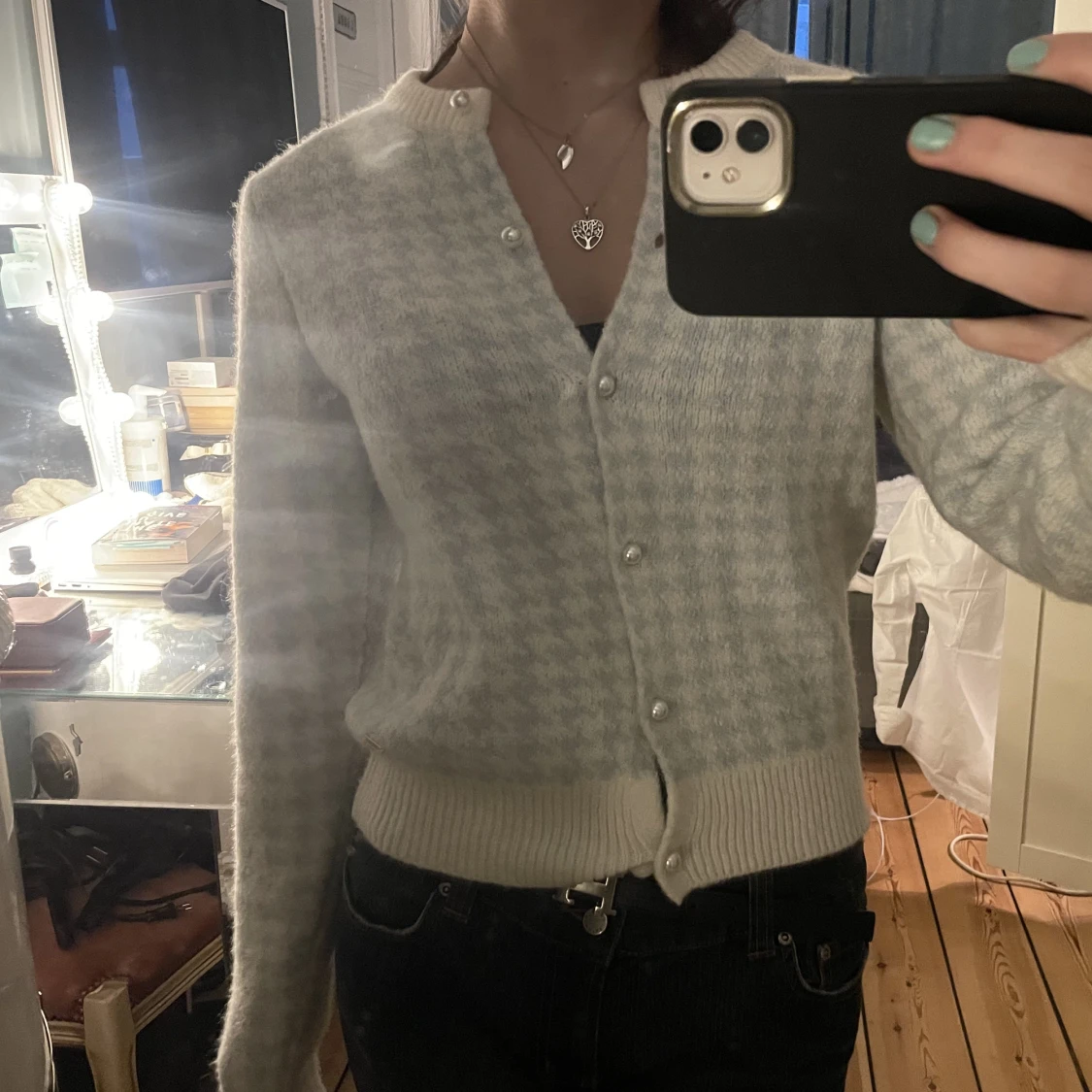 Vit kofta med mönster - 91