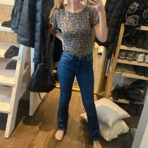 Bootcut jeans  - Står M men passar s/36 också som en smäck! Stretchig o bra! 