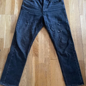 Jack&jones jeans - De är loose/chris passformen i storlek W29 L30 och säljer då dom inte passar! Hör av dig om du har några frågor.