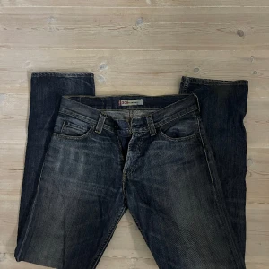 Levis jeans - Säljer mina super snygga jeans som tyvärr är för små❣️❣️