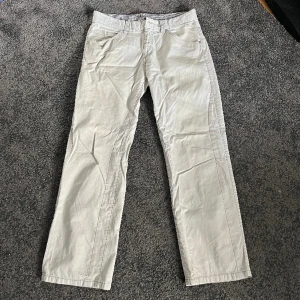 Esprit byxor - Sjukt clean  Vintage  Knappen borta, med bälte syns inte!  Straight