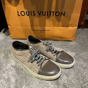 Lanvin skor - Grå/Beiga Lanvin i storlek 44 (UK10) skicket är 8/10! Inget og ingår! 