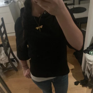 Trekvartsärmad hoodie  - Trekvartsärmad hoodie. Tryck på köp nu om du vill köpa eller om du har några frågor kontakta gärna 💗