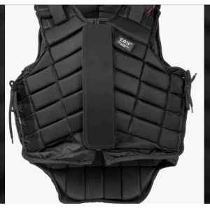 Ny Ridväst skyddsväst  - Helt ny Storlek xs-m Man justerar storleken med snörningen på sidan.