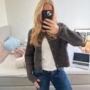 Stickad kofta - Använder inte längre🥰 kom gärna med prisförslag!💗