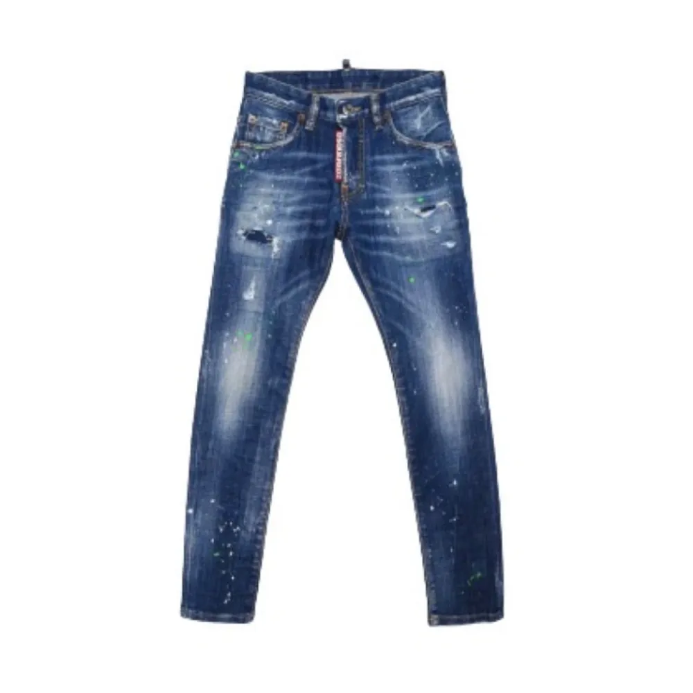 Dsquared2 byxor som är använda några gånger, fortfarande i jättefint skick!. Jeans & Byxor.