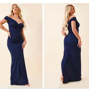 Balklänning - Jättefin marinblå långklänning med offshoulder och split💙💙 Använd en gång!