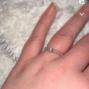 Förlovningsring guldring med diamanter  - Perfekt skick 