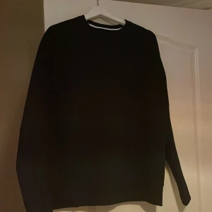 Nike tech sweatshirt - Helt oanvänd Nike tech sweatshirt med lappen kvar. Ny pris 1200