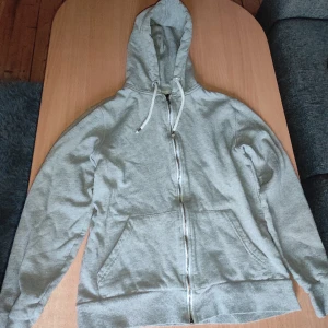 Zipphuddie oodie - Grå mjuk hoodie. Storlek M. Frn lager 157