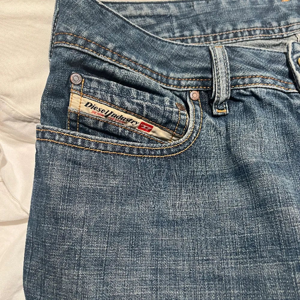 Snygga lågmidjade jeans från Diesel!!. Jeans & Byxor.