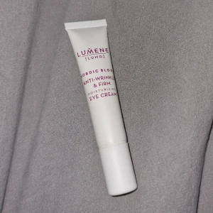 Ögonkräm - Använd 2 gånger, men på borste så inget smutsigt🫶🏼