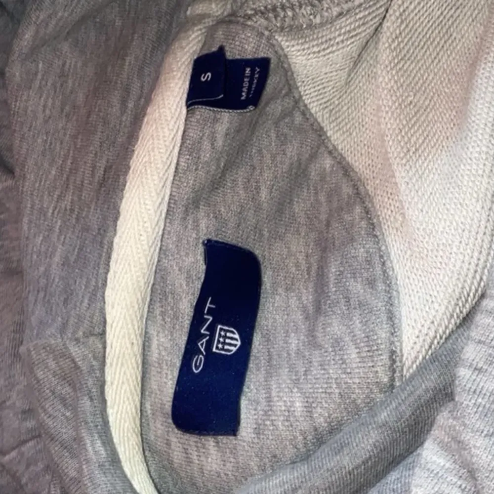 Säljer denna fin hoodie då den inte kommer till användning längre  Inga hål eller fläckar . Hoodies.