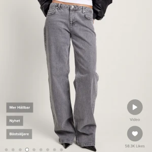 Lågmidjade jeans - Använda en gång, säljer då jag råkade beställa fel storlek.