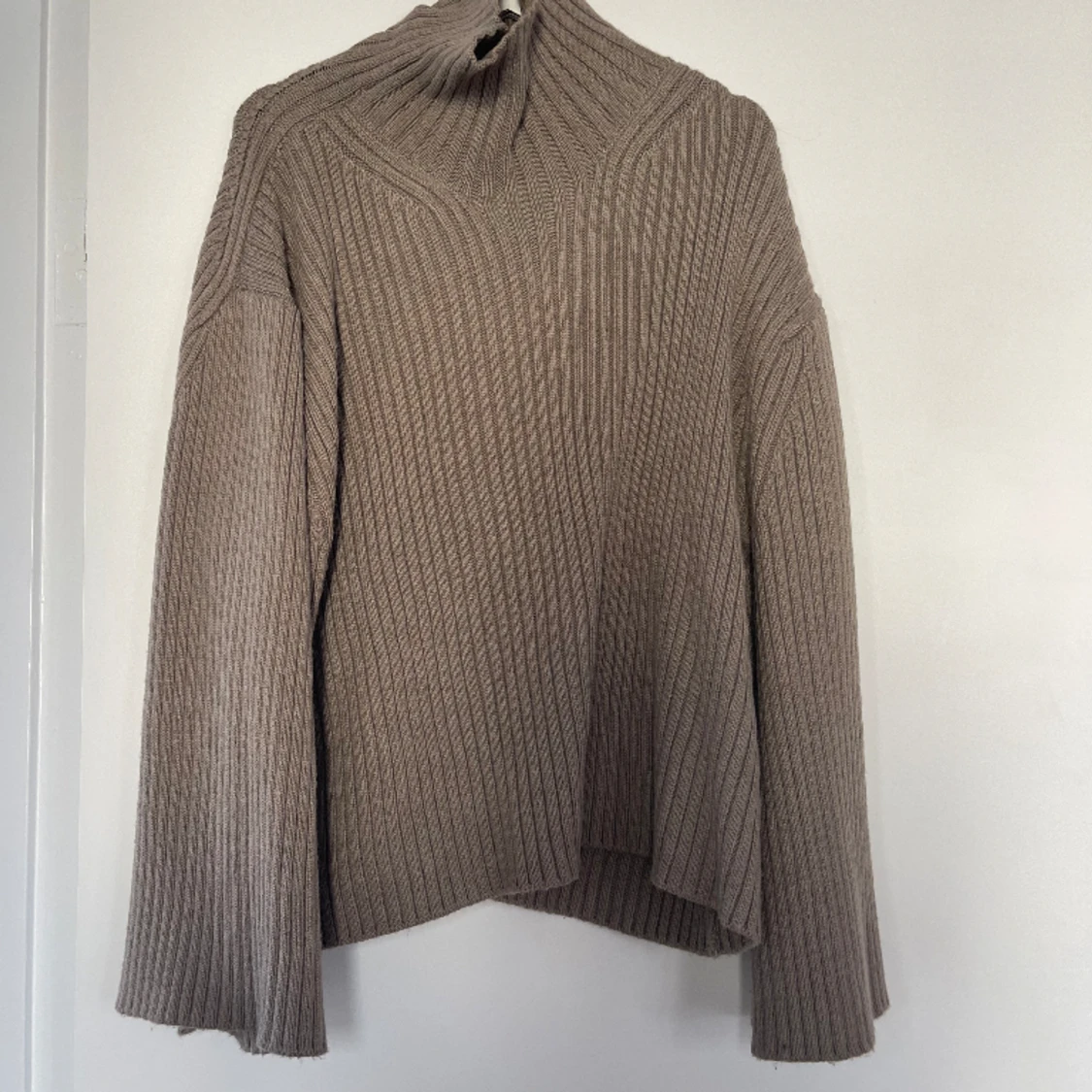 Beige stickad tröja - 91